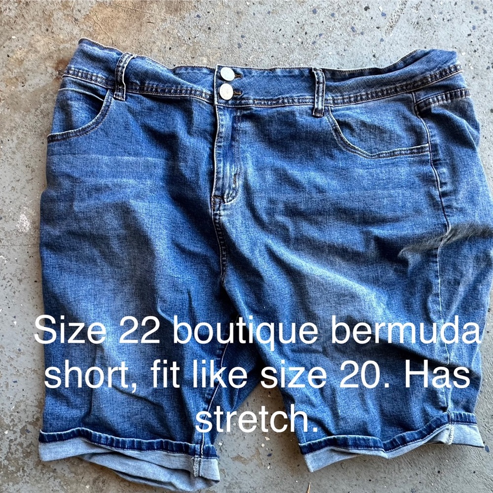 Like new boutique short